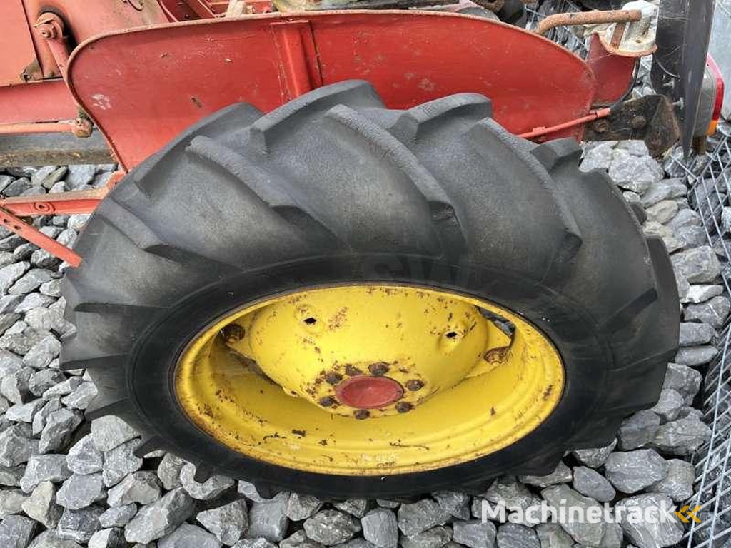 Massey-Harris PONY-812