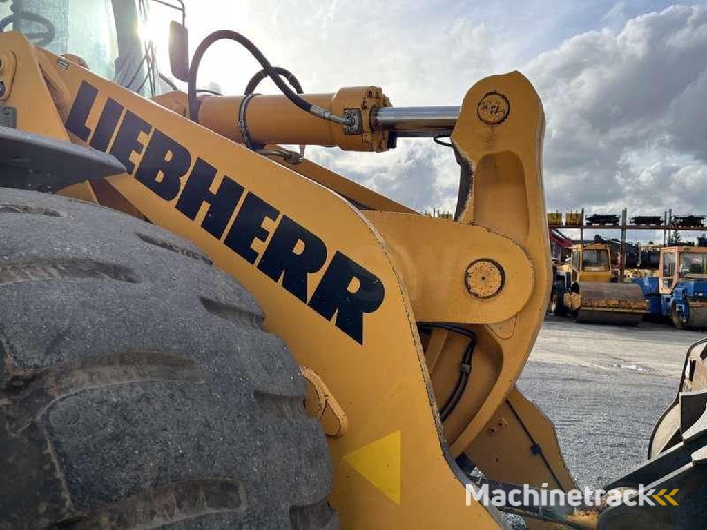 Liebherr L576
