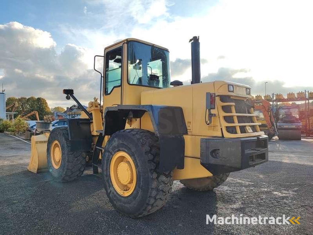 Komatsu WA270-3