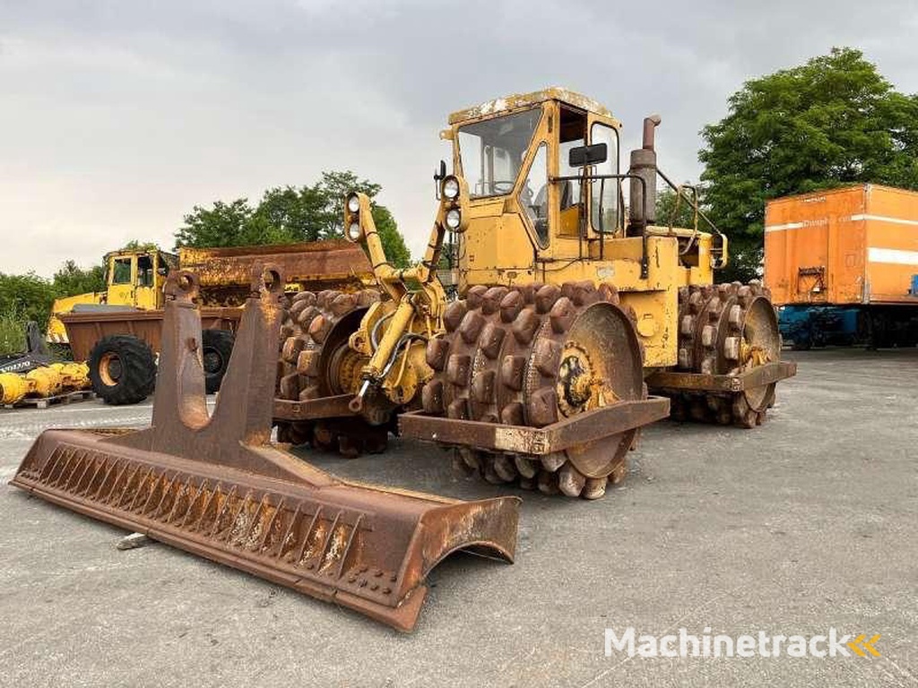 Caterpillar 825-porte-engins