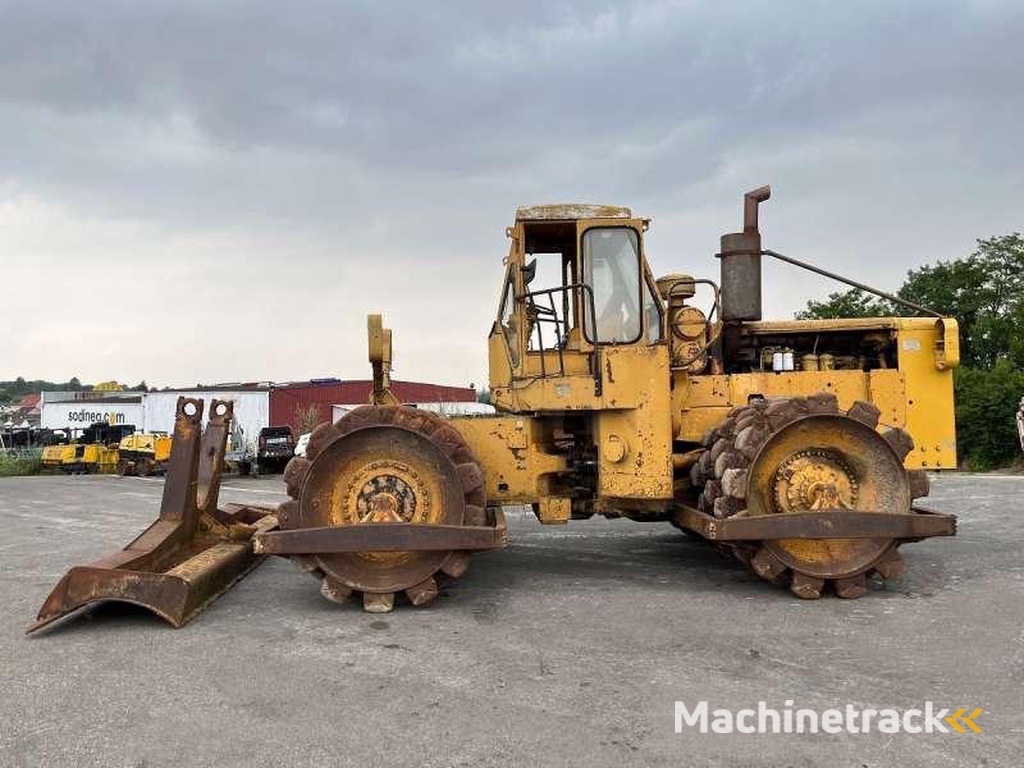 Caterpillar 825-porte-engins