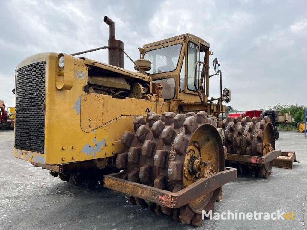 Caterpillar 825-porte-engins