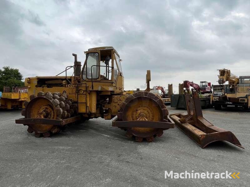 Caterpillar 825-porte-engins