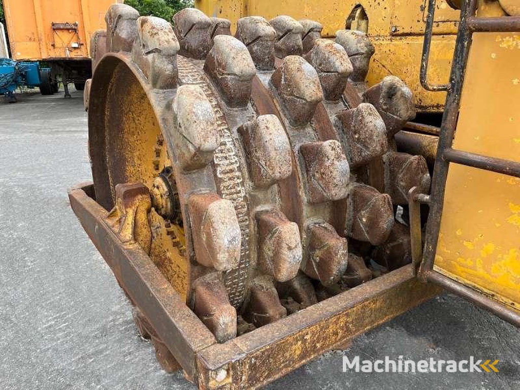 Caterpillar 825-porte-engins