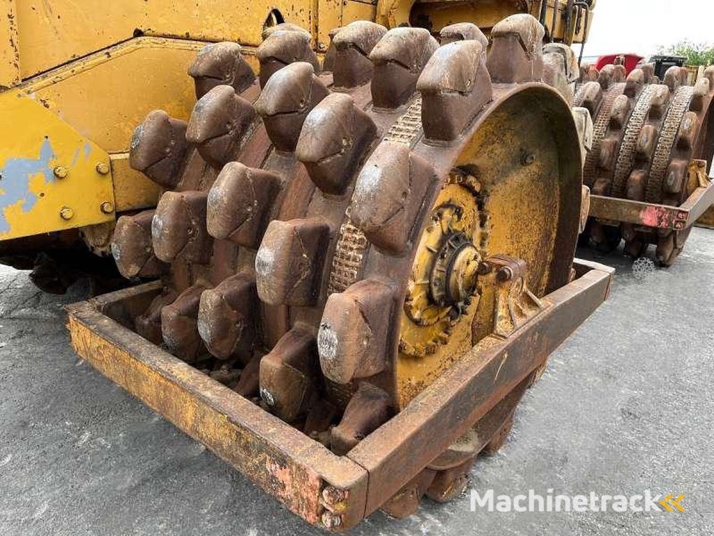 Caterpillar 825-porte-engins