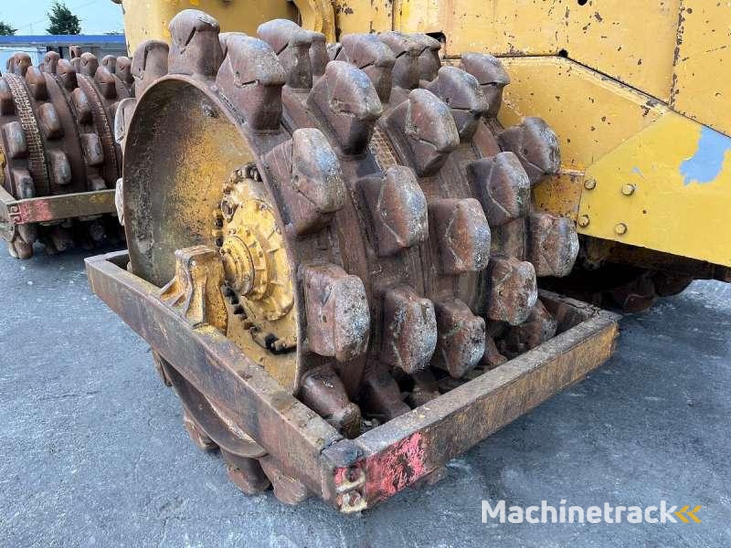 Caterpillar 825-porte-engins