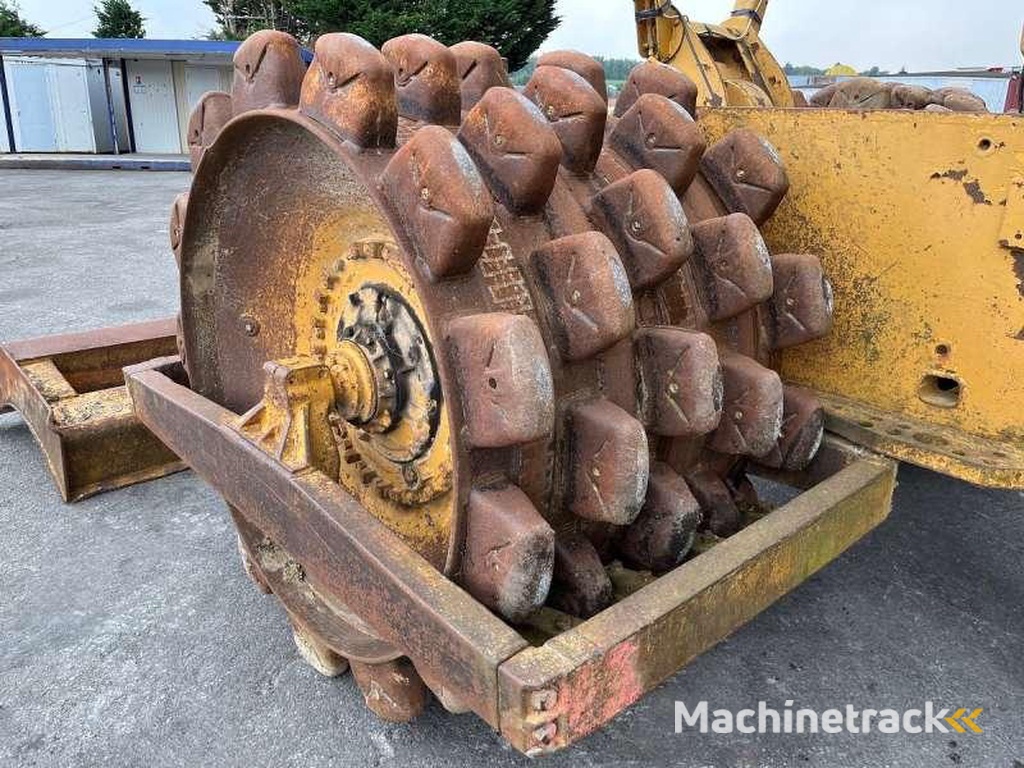 Caterpillar 825-porte-engins