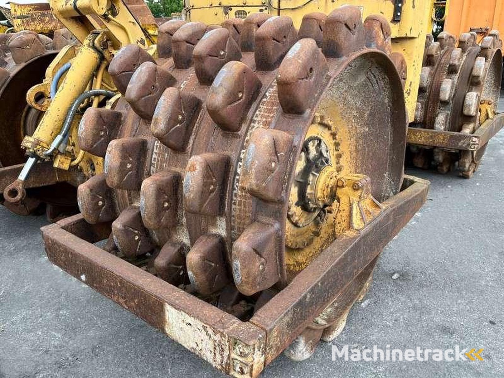 Caterpillar 825-porte-engins