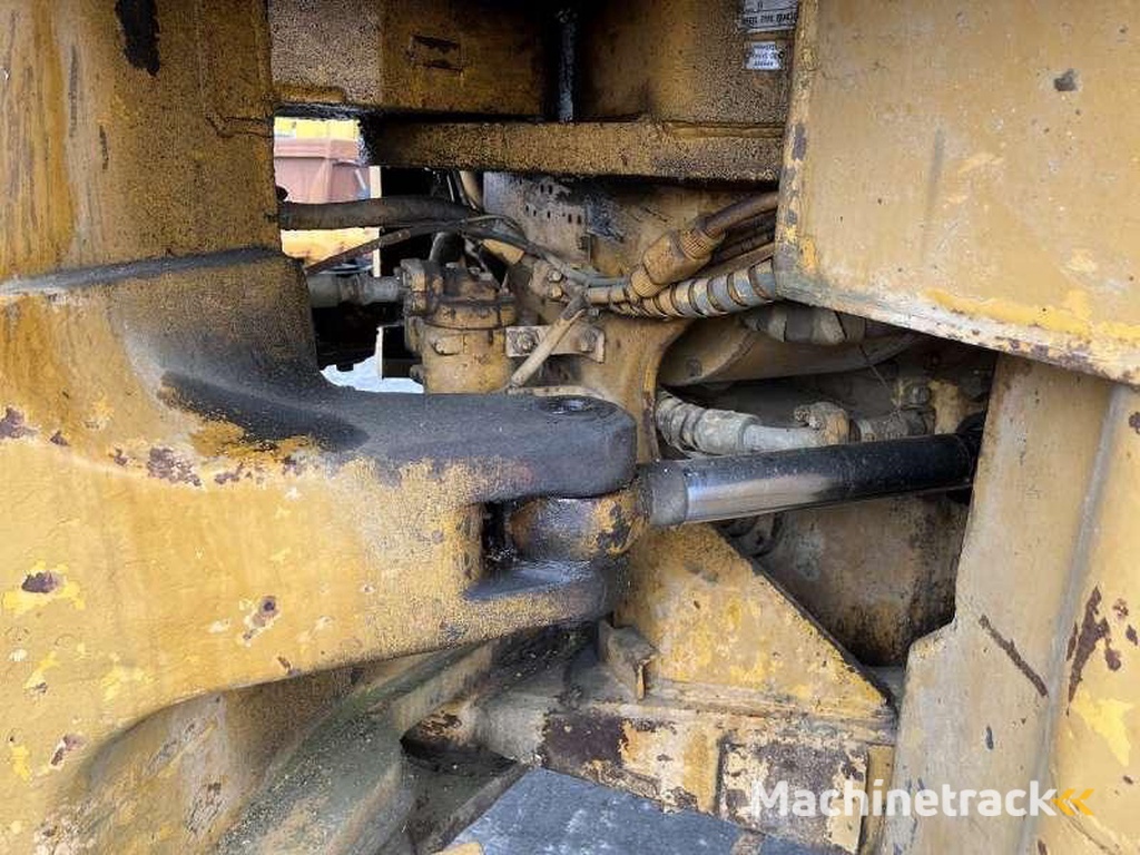 Caterpillar 825-porte-engins