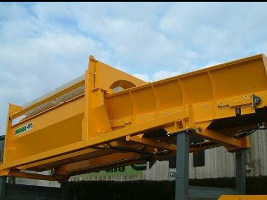 Menart TSC 1535 stationare trommelzeef met bunker