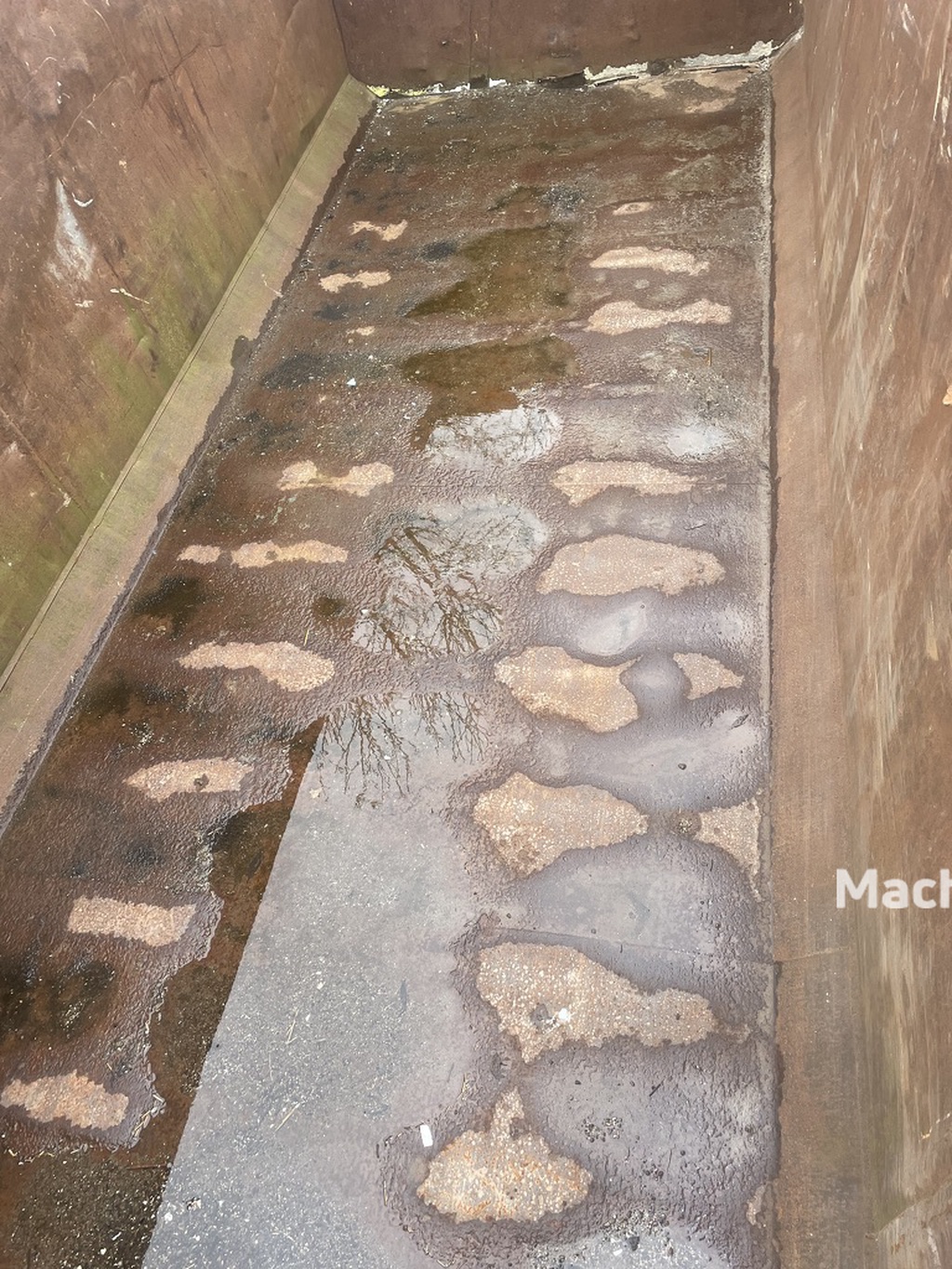 diverse gebruikte afzetcontainers