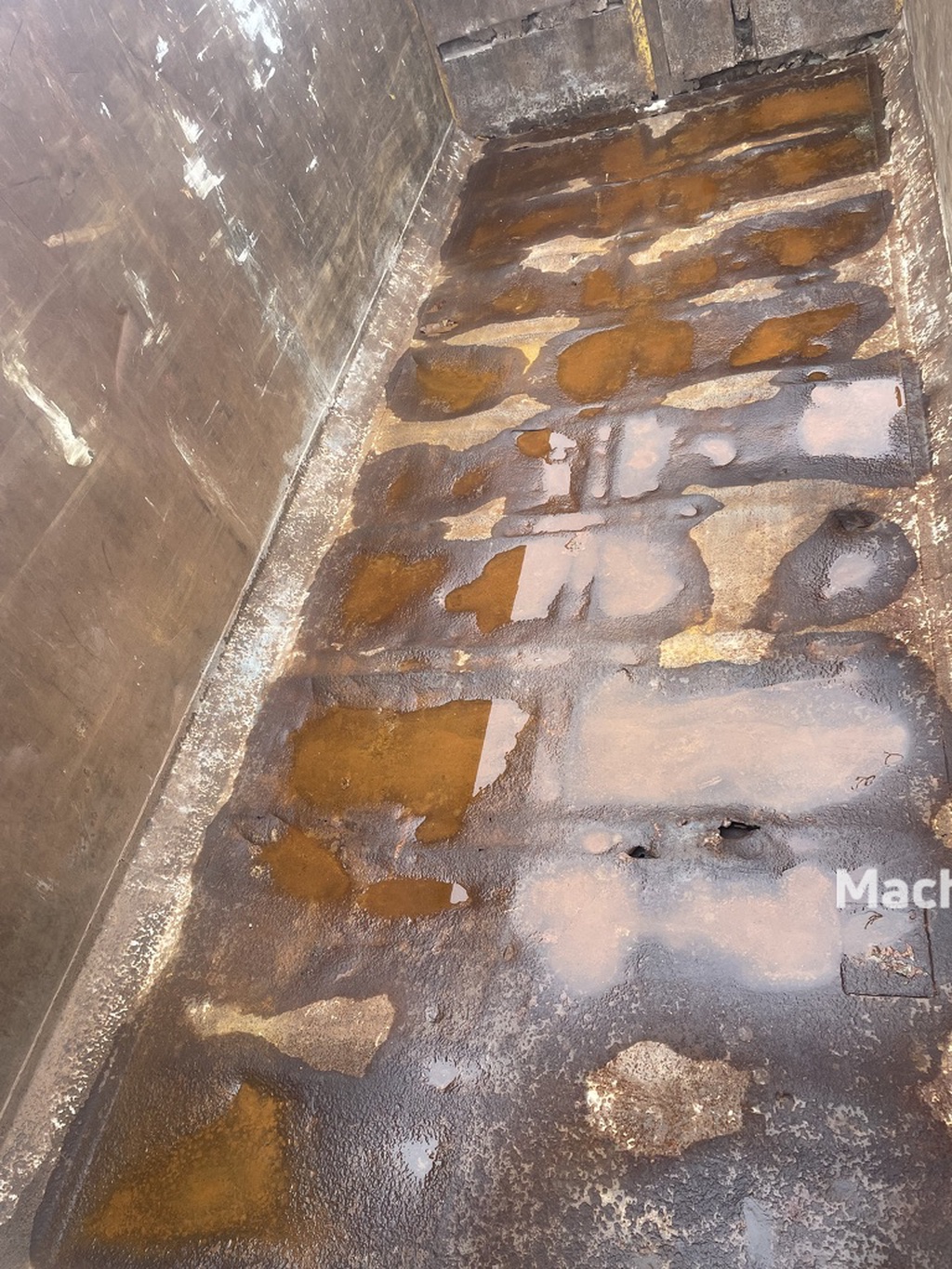 diverse gebruikte afzetcontainers