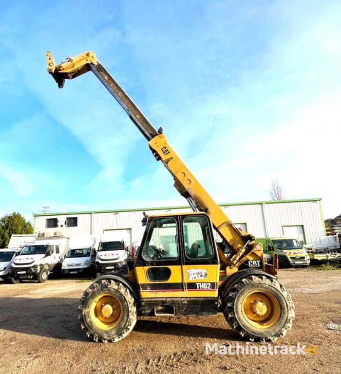 Caterpillar TH62-4-ROUES-MOTRICES-DIRECTIONNELLES