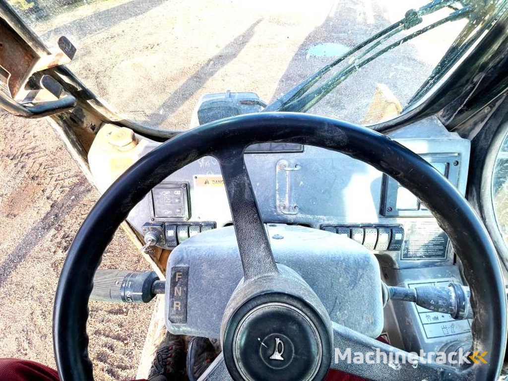 Caterpillar TH62-4-ROUES-MOTRICES-DIRECTIONNELLES