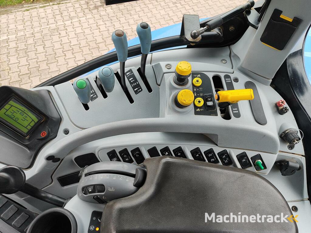 New Holland T 6070 Range Command