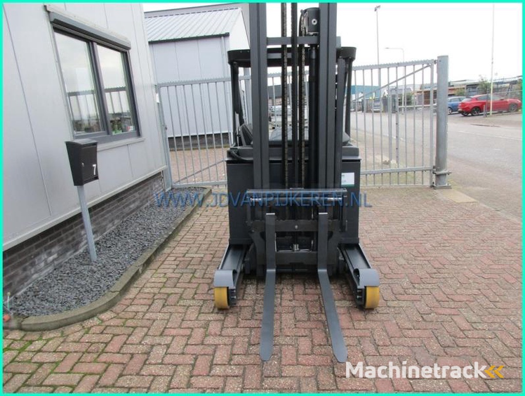 Linde R14-01-2019-battery79-triplex7m-freelift-sideshift