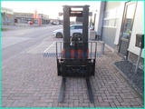 Minituur van Linde E12-compact-7694hours-triplex4.7m-sideshift-battery83-