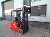 Minituur van Linde E12-compact-7694hours-triplex4.7m-sideshift-battery83-