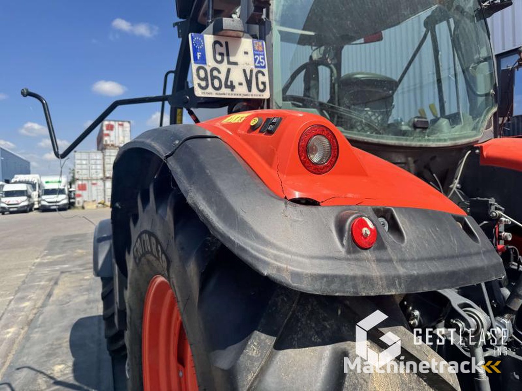 Kubota M6-132