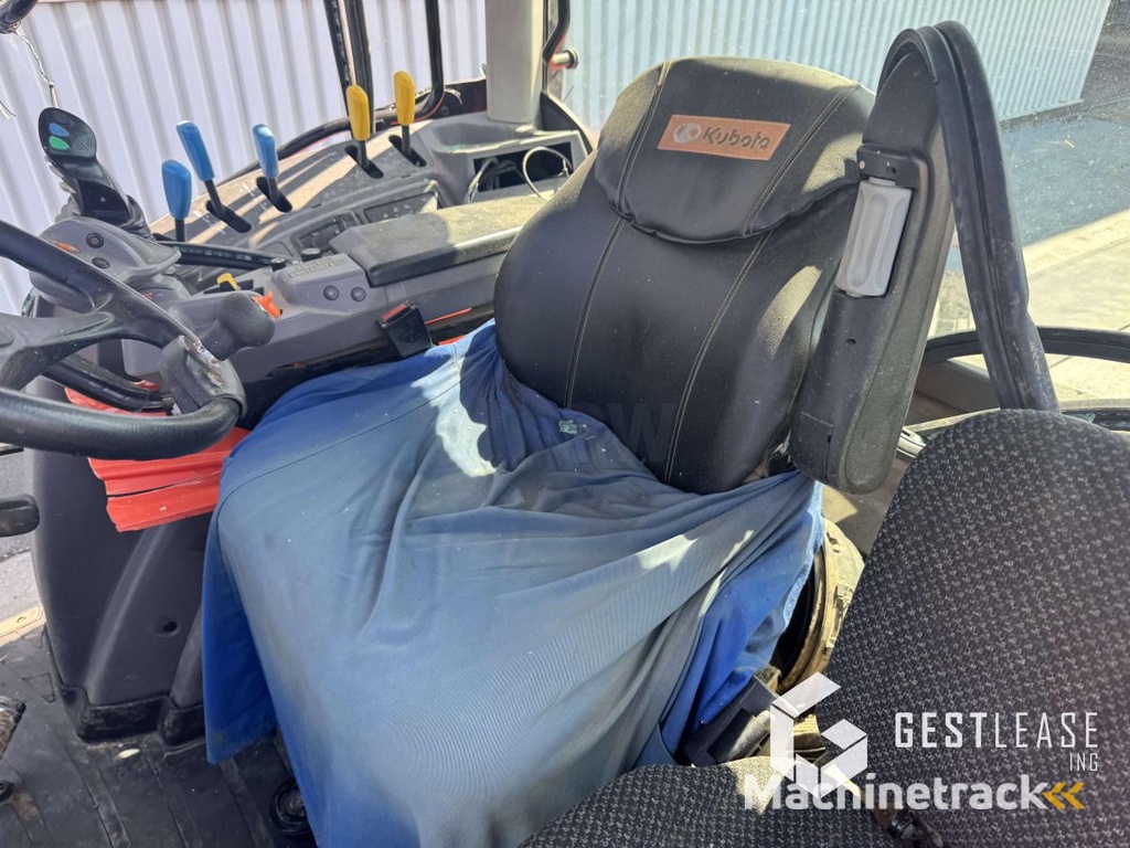 Kubota M6-132