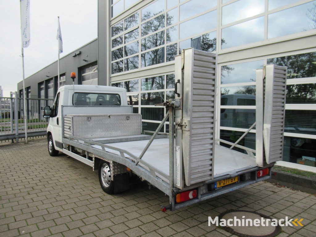 Peugeot Boxer 335 2.0 HDI 96KW L4 Oprijwagen Machinetransporter