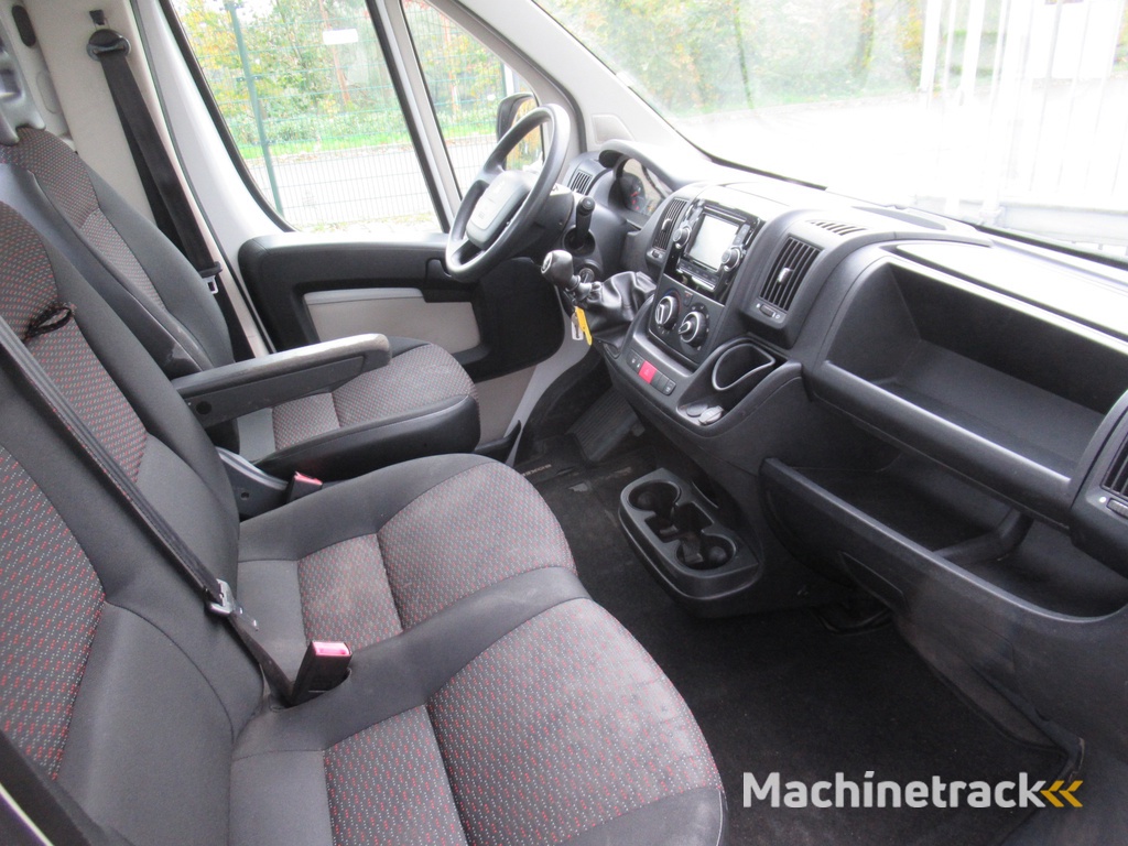 Peugeot Boxer 335 2.0 HDI 96KW L4 Oprijwagen Machinetransporter