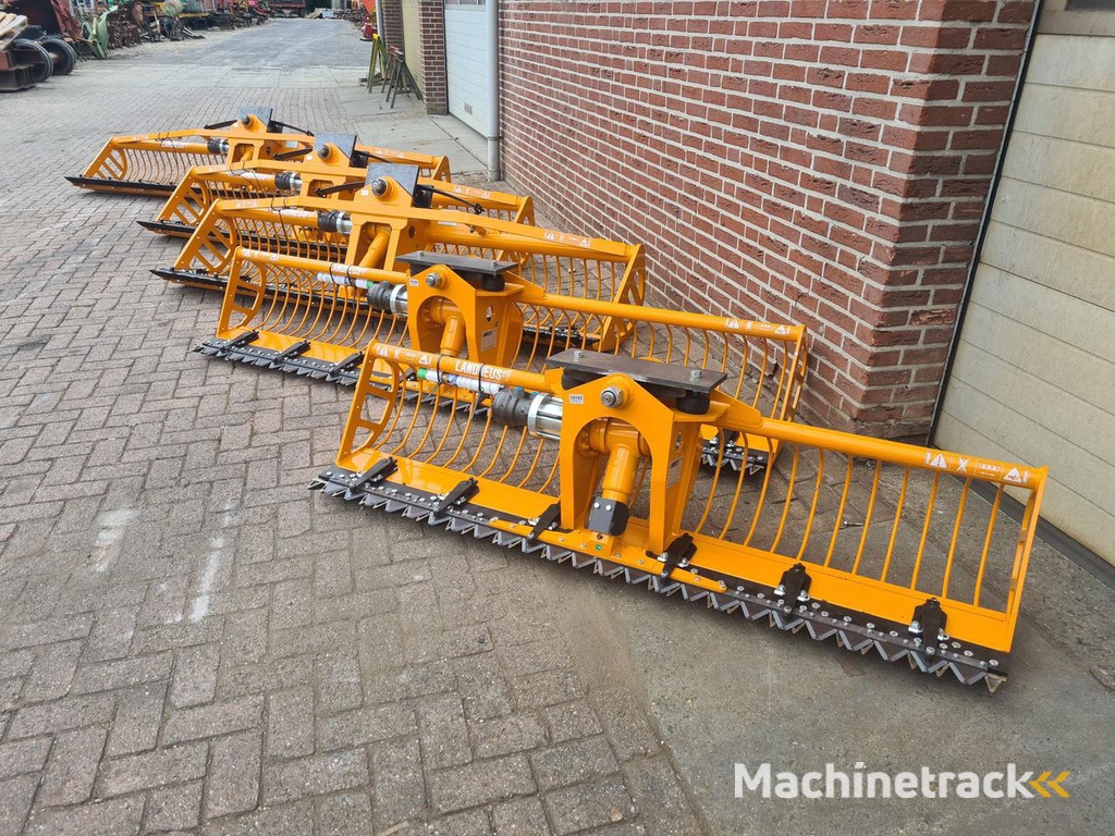 Grote voorraad maaikorven