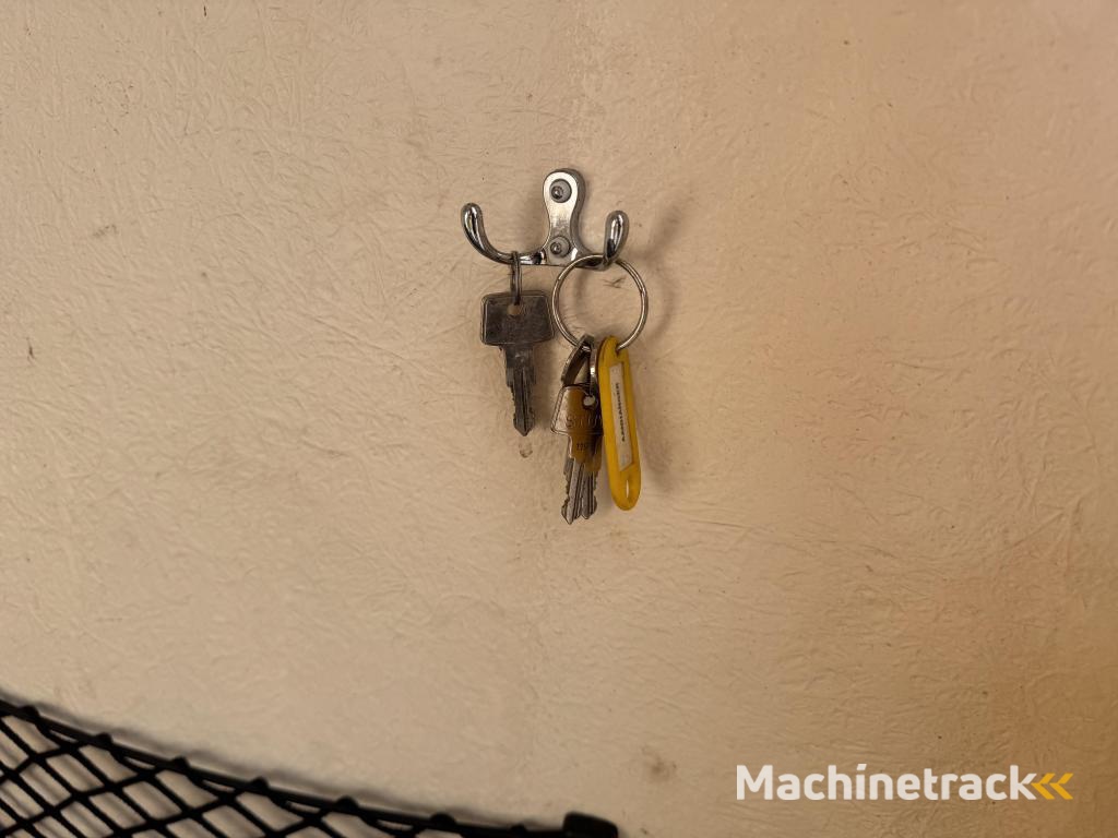 Humbaur Maximus 2700kg luxe trailer!