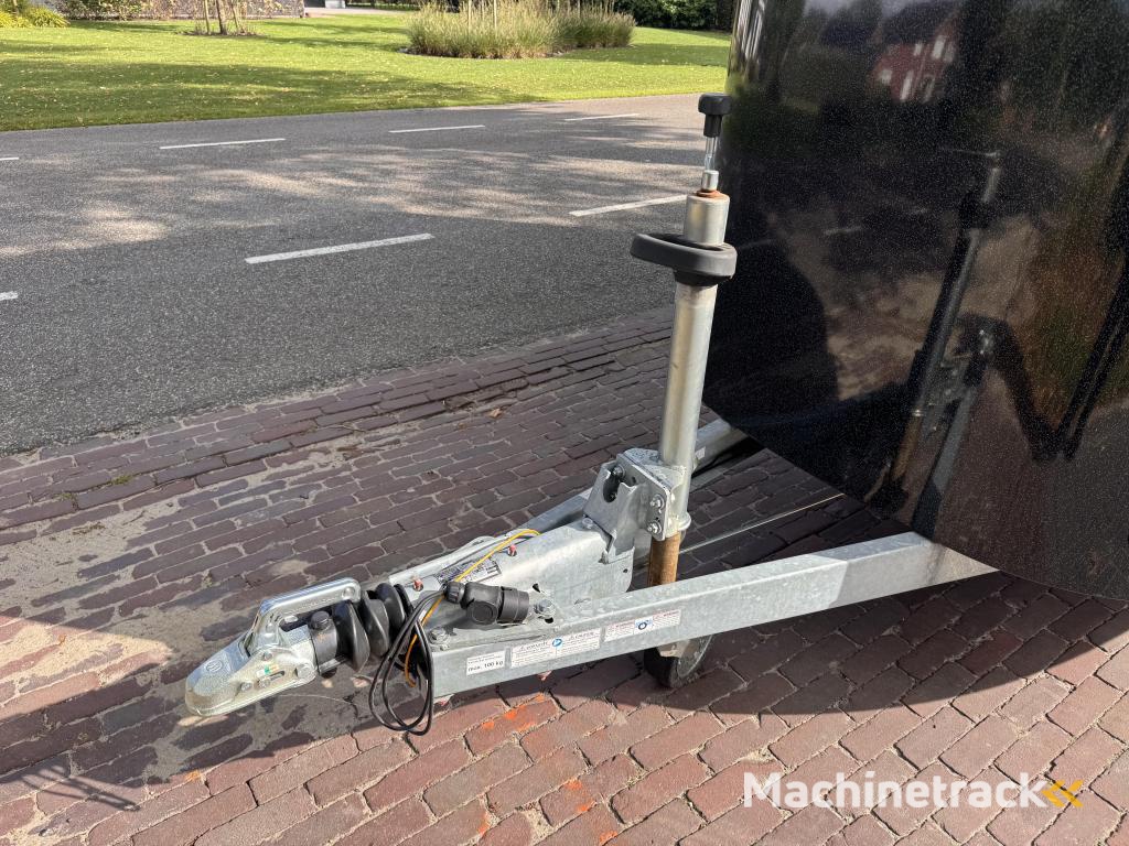 Humbaur Maximus 2700kg luxe trailer!