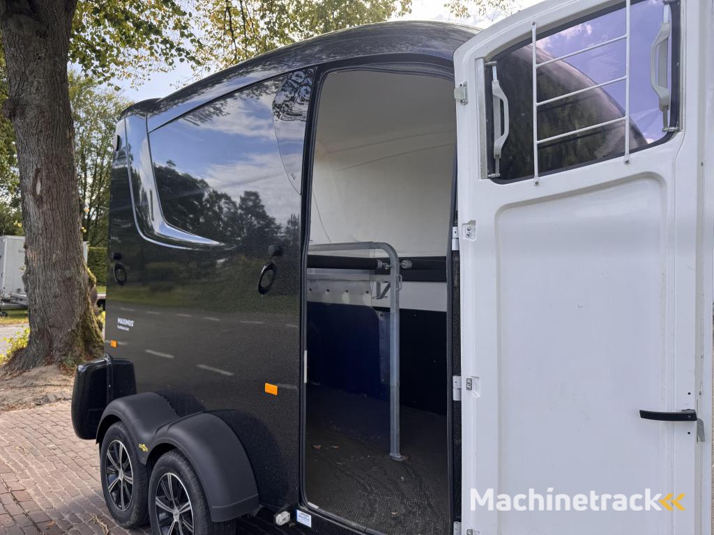 Humbaur Maximus 2700kg luxe trailer!