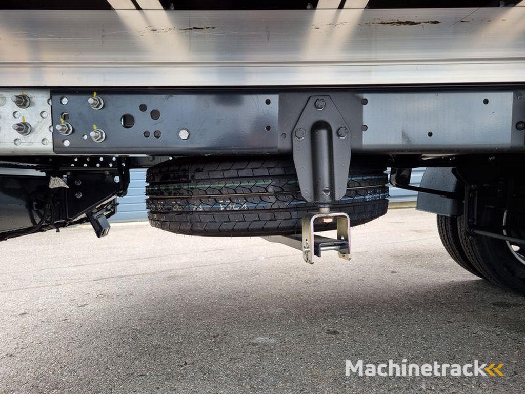 Iveco DAILY-35-180-PLATEAU-4.40m