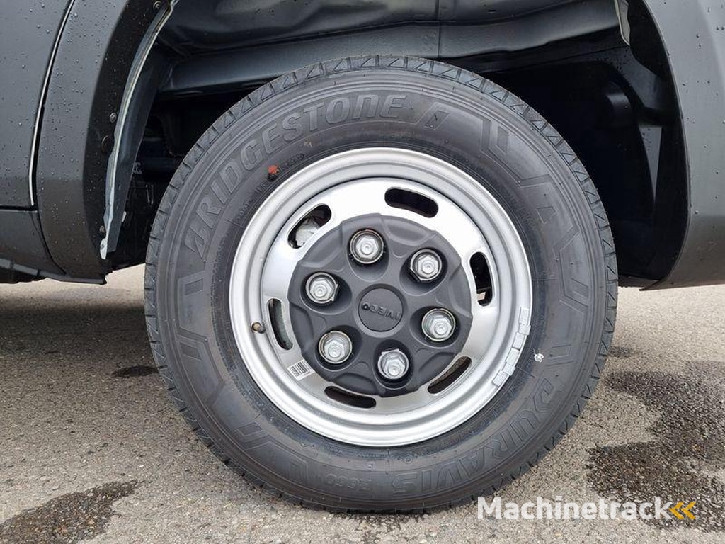 Iveco DAILY-35-180-PLATEAU-4.40m