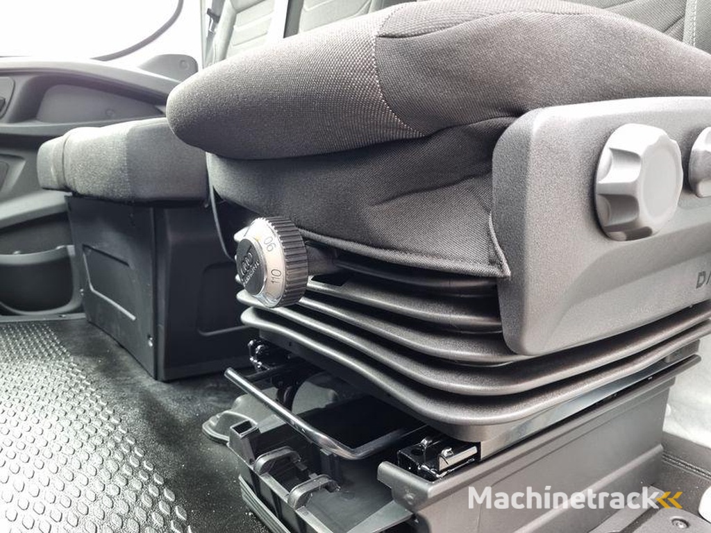 Iveco DAILY-35-180-PLATEAU-4.40m