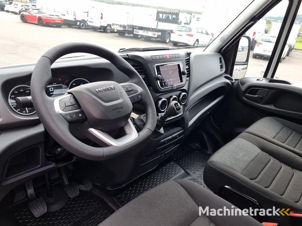 Iveco DAILY-35-180-PLATEAU-4.40m