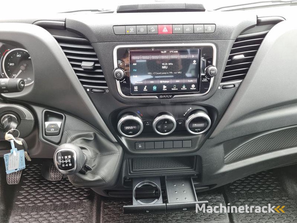 Iveco DAILY-35-180-PLATEAU-4.40m