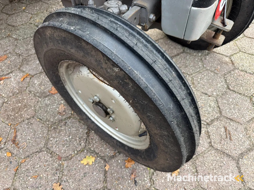Massey Ferguson 130 Smalspoor