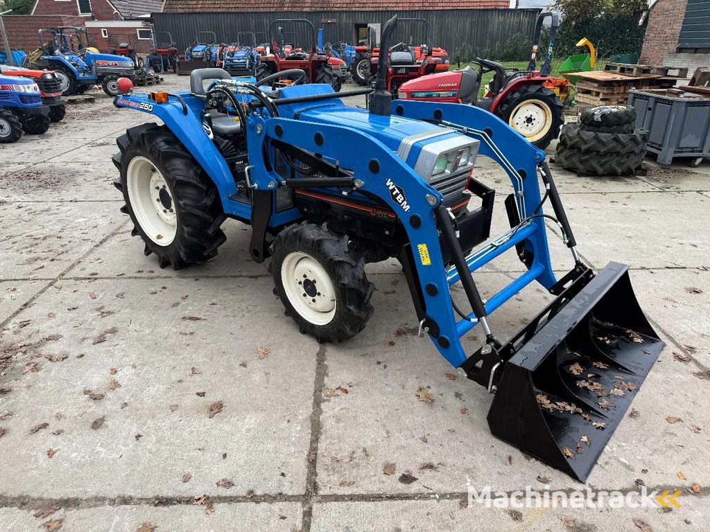 Iseki TA250 met voorlader
