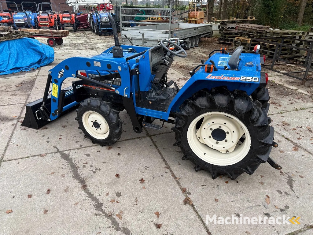 Iseki TA250 met voorlader