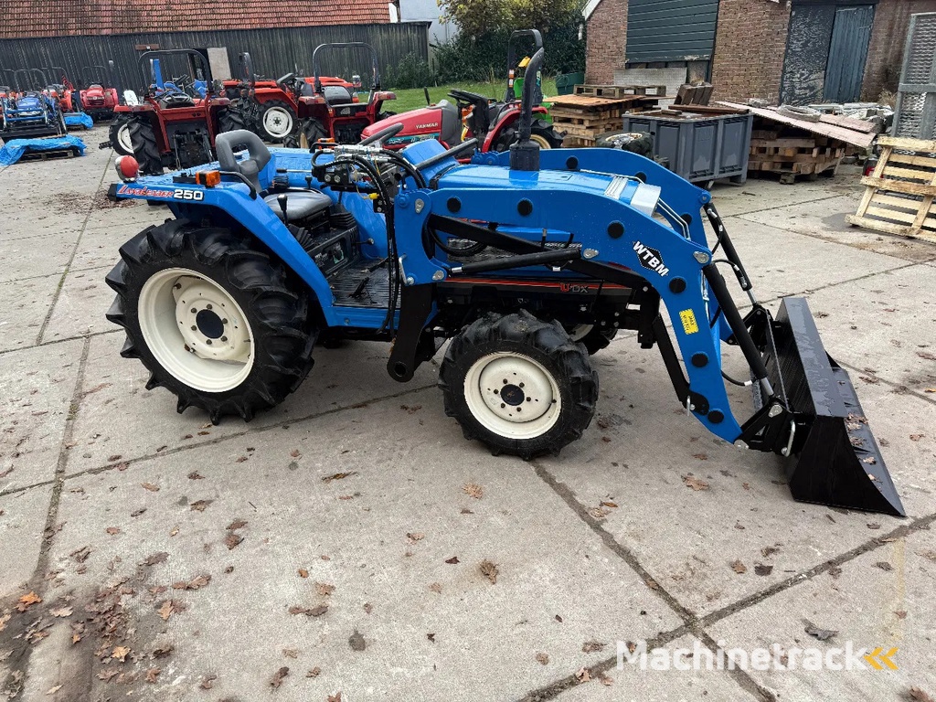 Iseki TA250 met voorlader