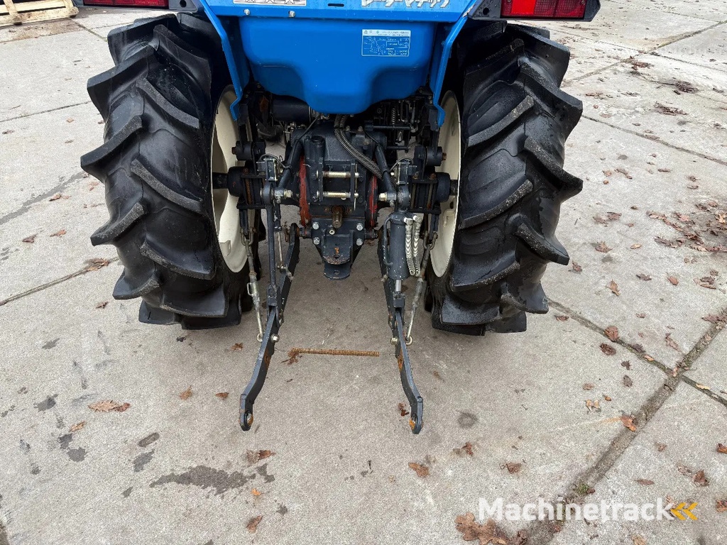 Iseki TA250 met voorlader