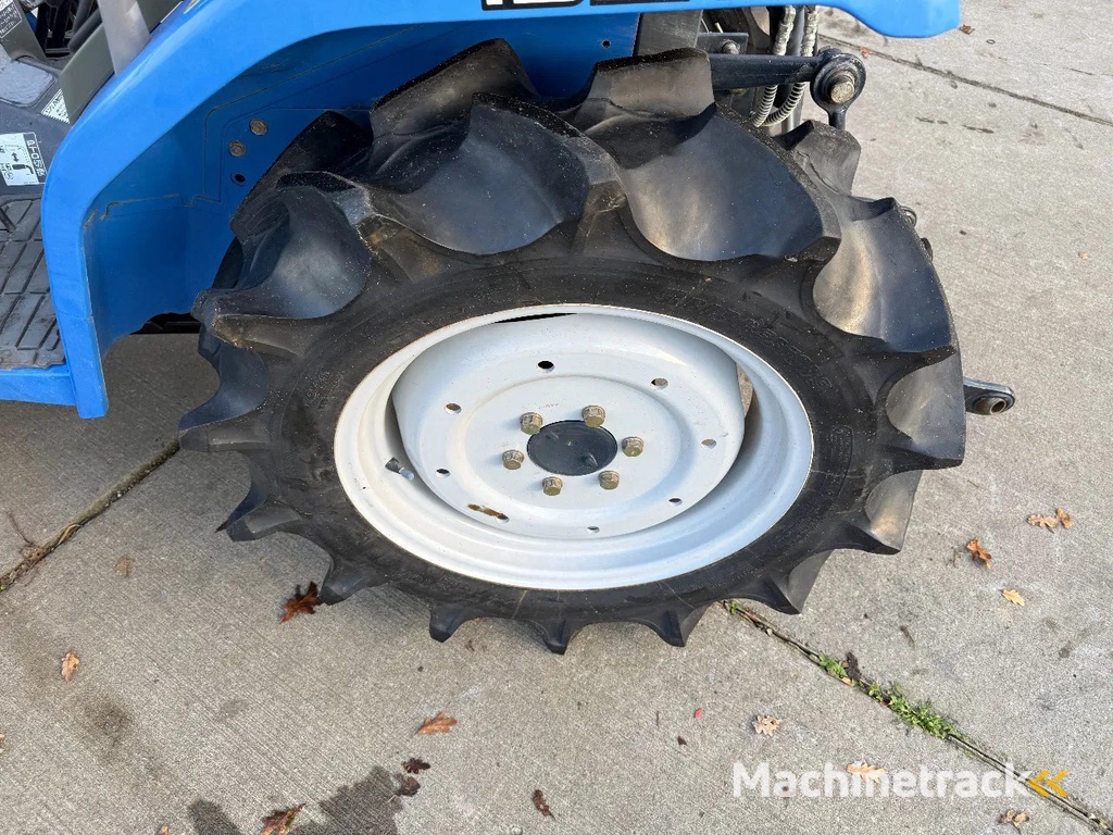 Iseki Sial 173 met voorlader