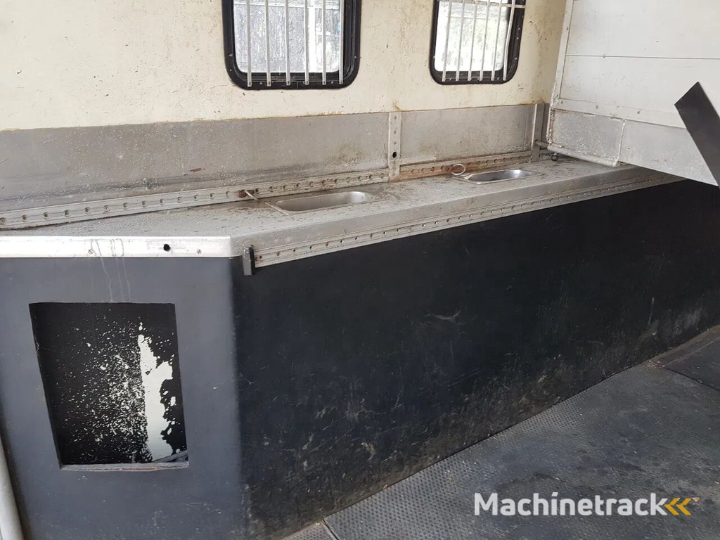 DAF 95.350 Paardenwagen met zitverblijf 7 paarden 7 horses horse truck