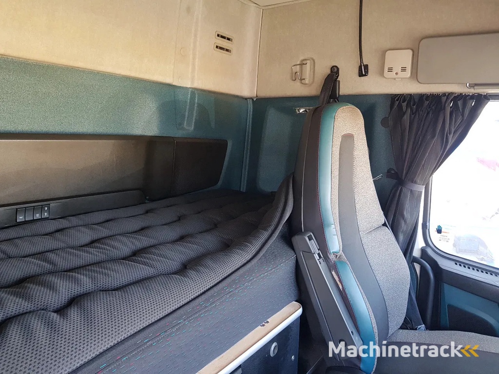 Volvo FM 420 Globetrotter XL Double tank