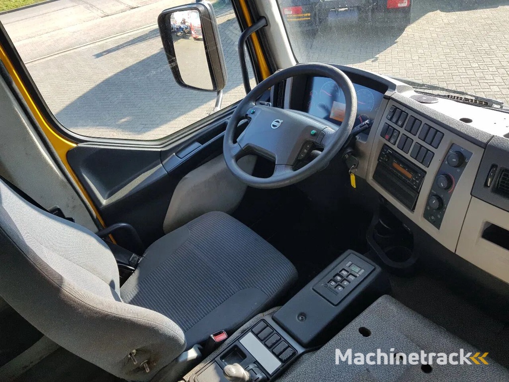 Volvo FE 300 EEV 6X2 Retarder Pto 234.000 KM chassis truck