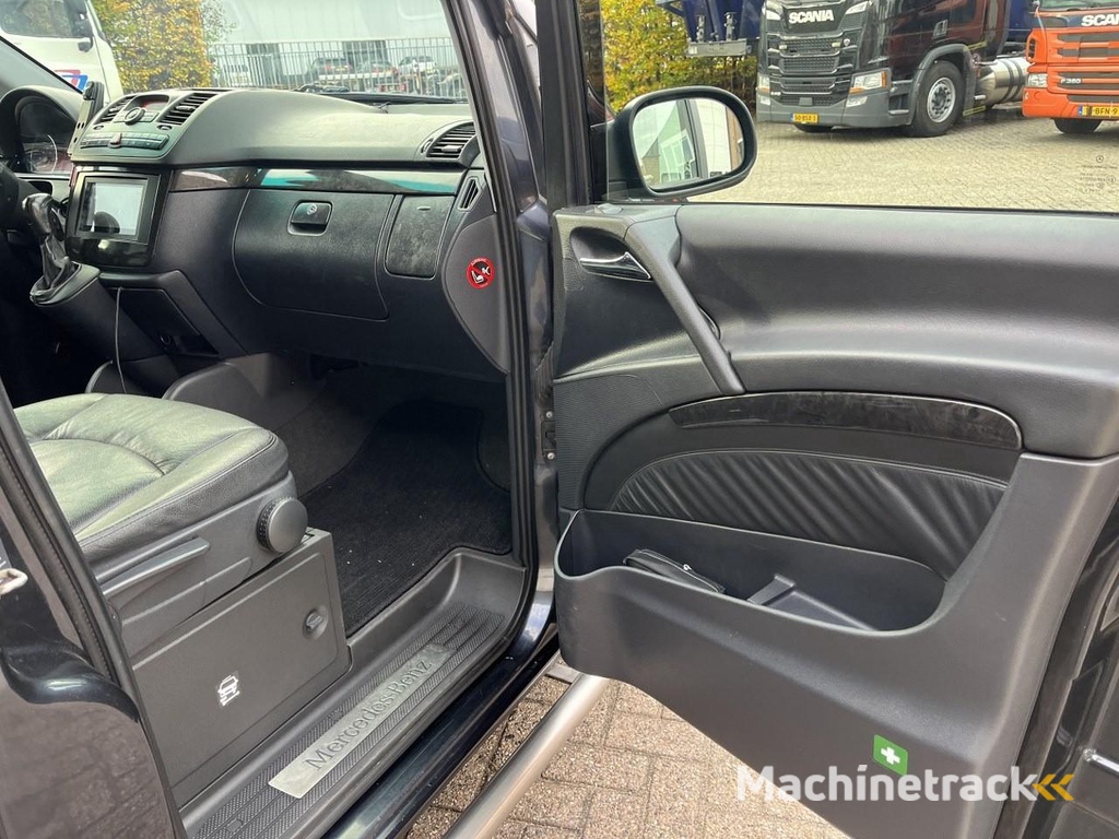 Mercedes-Benz Viano 3.0 CDI V6 DC Ambiente Lang / Luchtvering / Automaat / 5 zitplaatsen / Airco / Navi / Leather / NAP / Apple carplay / Carbonzwart / APK 5-26 HT1181