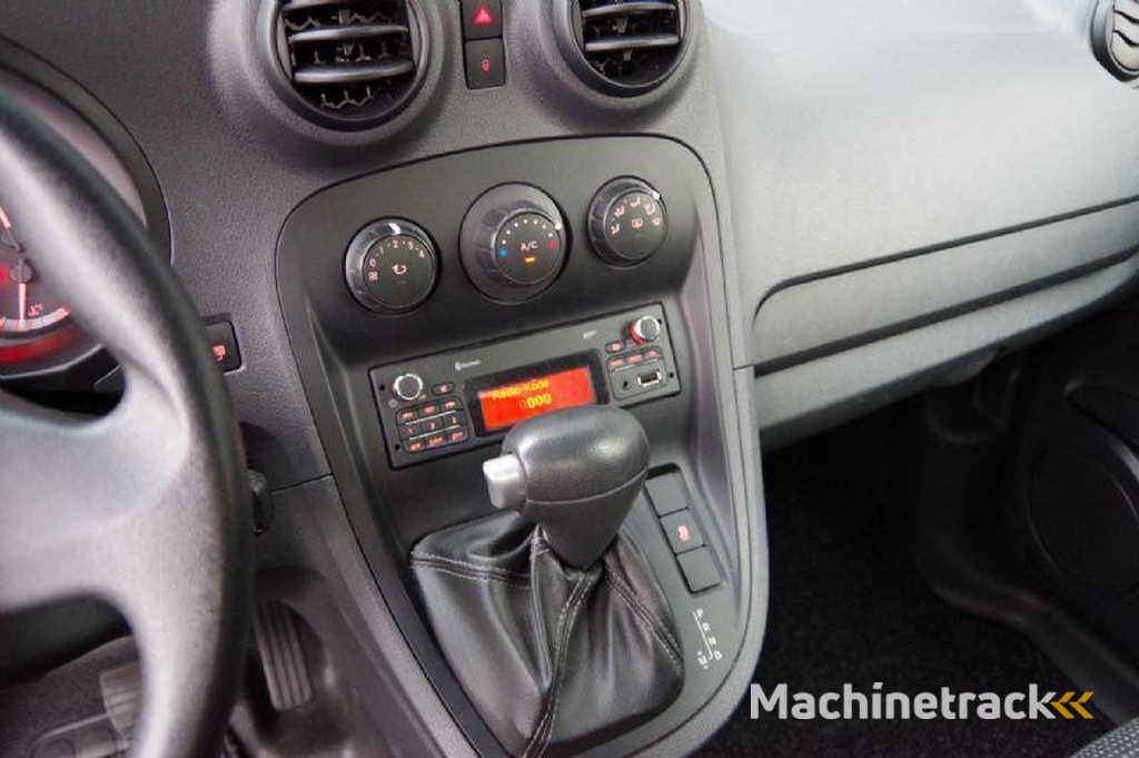 Mercedes-Benz Citan 112 AUT. BENZINE, AIRCO, PARKEERSENSOREN, STOELVERWARMING