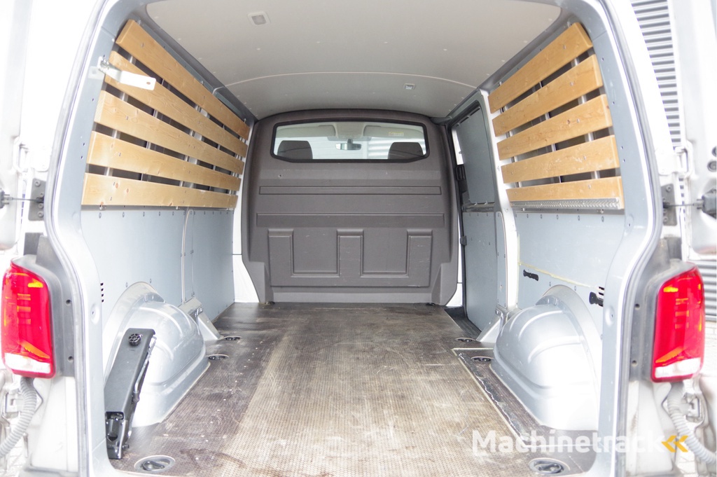 Volkswagen Transporter 2.0 TDI L2 BULLI, 150PK AUT. GLASSLOOK, LED, TREKHAAK, VIRTUAL, ADAPT. CRUISE, NAVI, AIRCO, PARKEERSENSOREN, CARPLAY, NL AUTO, NAP