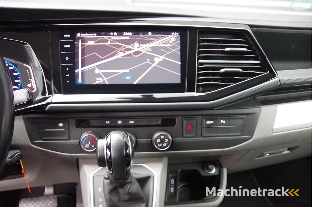 Volkswagen Transporter 2.0 TDI L2 BULLI, 150PK AUT. GLASSLOOK, LED, TREKHAAK, VIRTUAL, ADAPT. CRUISE, NAVI, AIRCO, PARKEERSENSOREN, CARPLAY, NL AUTO, NAP