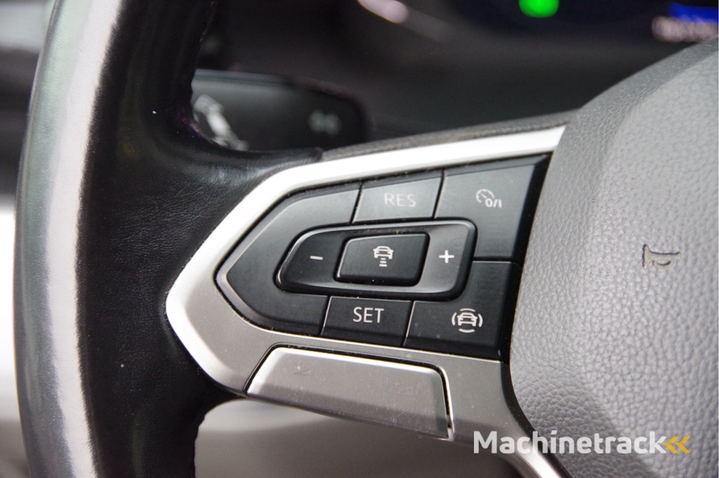 Volkswagen Transporter 2.0 TDI L2 BULLI, 150PK AUT. GLASSLOOK, LED, TREKHAAK, VIRTUAL, ADAPT. CRUISE, NAVI, AIRCO, PARKEERSENSOREN, CARPLAY, NL AUTO, NAP