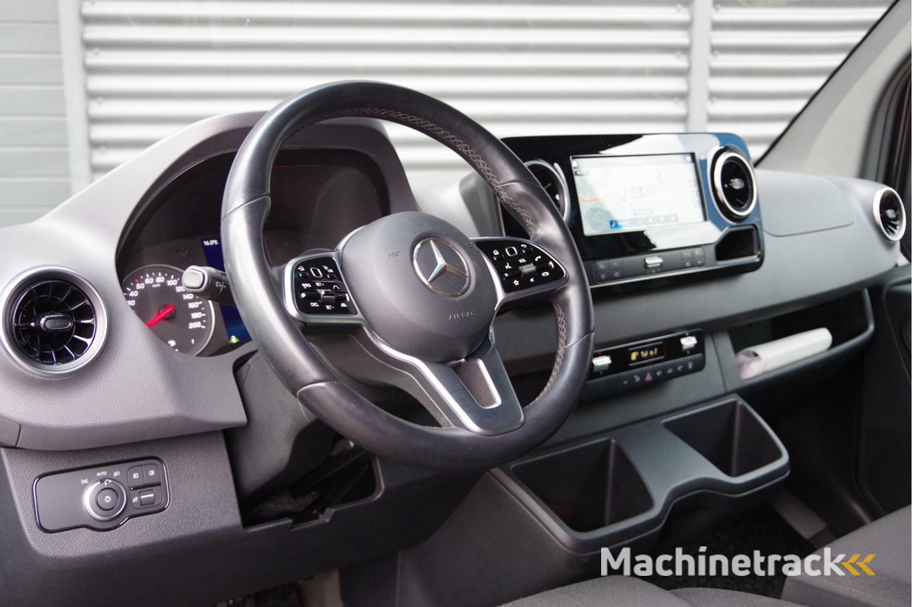 Mercedes-Benz Sprinter 319 3.0 CDI V6 L2H1 AUT. LED, TREKHAAK, ADAPT. CRUISE, STANDKACHEL, MBUX 10'', CAMERA, NAVI, CLIMA